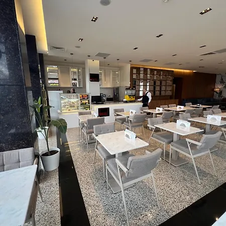 Istanblu Hotel&spa איזמיר