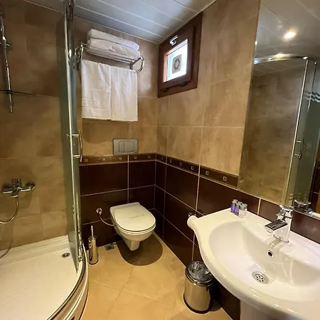 Istanblu Hotel&spa ホテル 4*