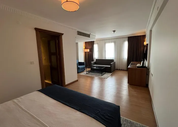 Istanblu Hotel&spa 4* איזמיר